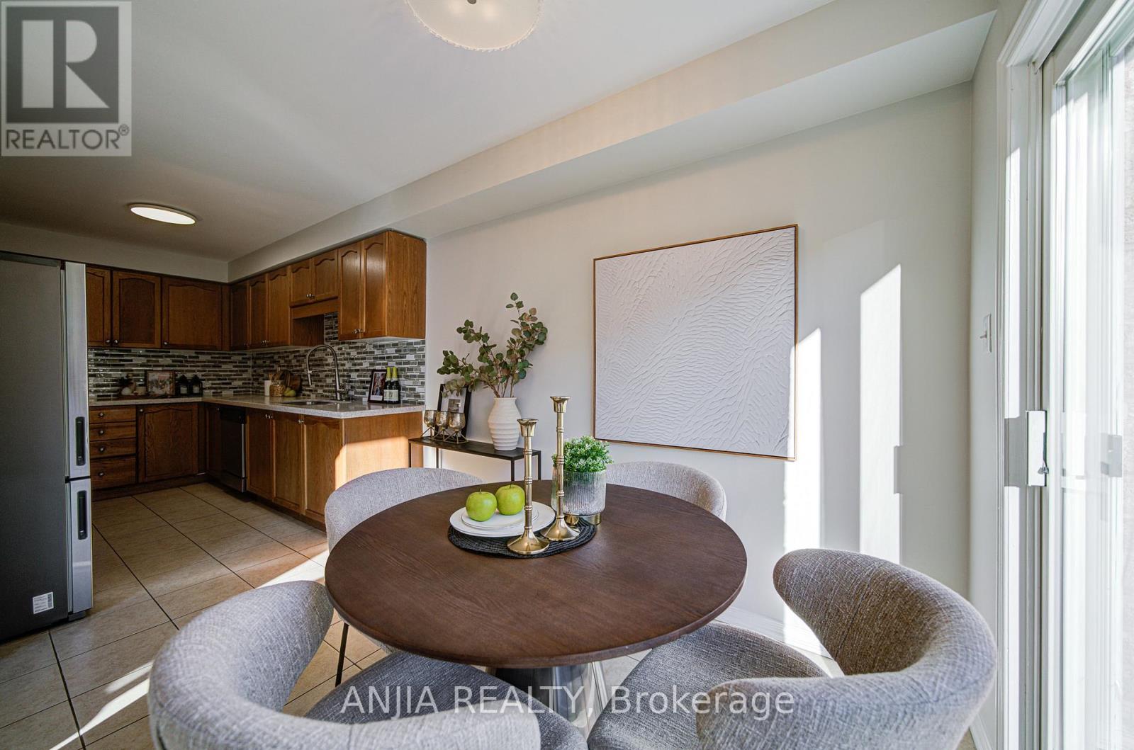 53 Devonwood Drive, Markham, Ontario  L6C 3E9 - Photo 13 - N12544872