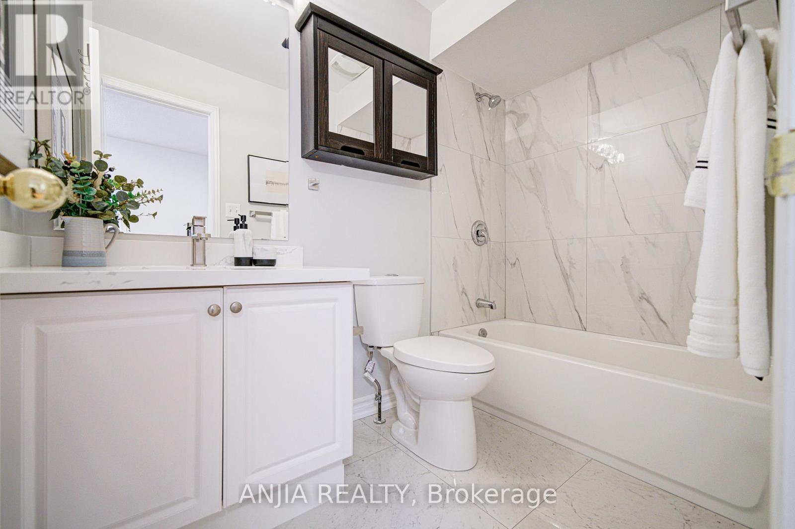 53 Devonwood Drive, Markham, Ontario  L6C 3E9 - Photo 18 - N12544872