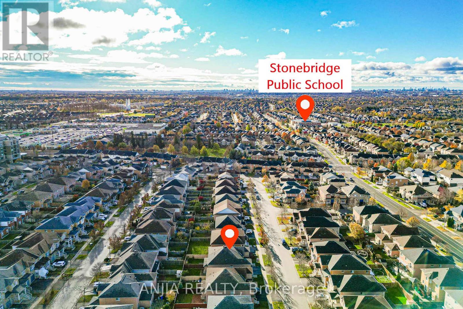 53 Devonwood Drive, Markham, Ontario  L6C 3E9 - Photo 2 - N12544872