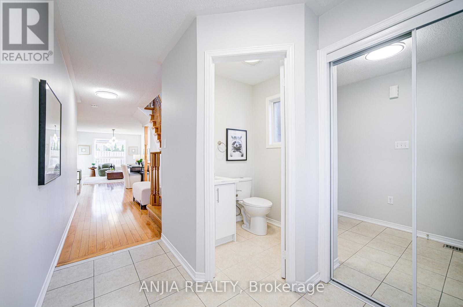 53 Devonwood Drive, Markham, Ontario  L6C 3E9 - Photo 4 - N12544872