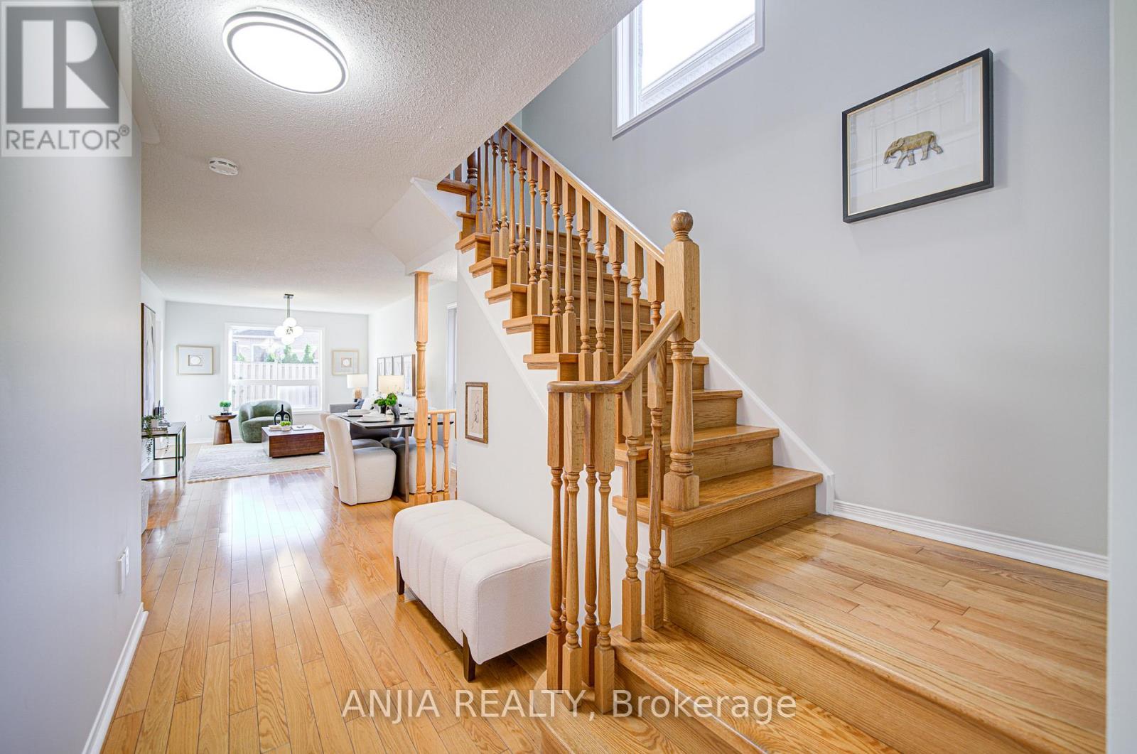 53 Devonwood Drive, Markham, Ontario  L6C 3E9 - Photo 5 - N12544872