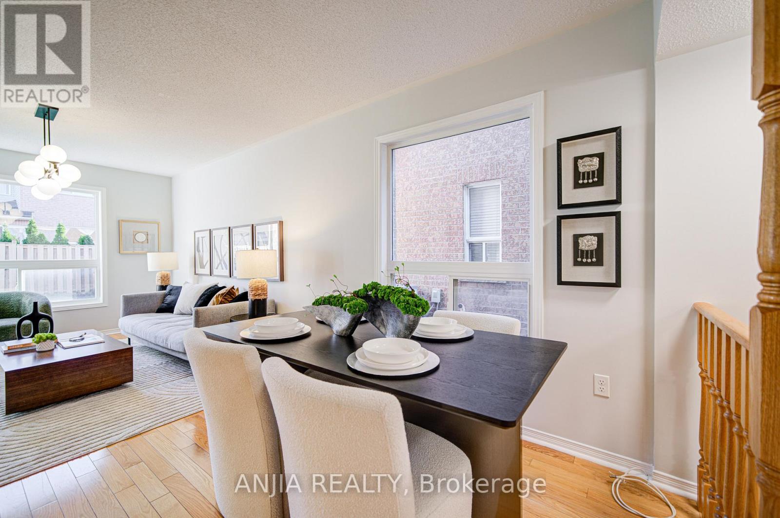 53 Devonwood Drive, Markham, Ontario  L6C 3E9 - Photo 7 - N12544872