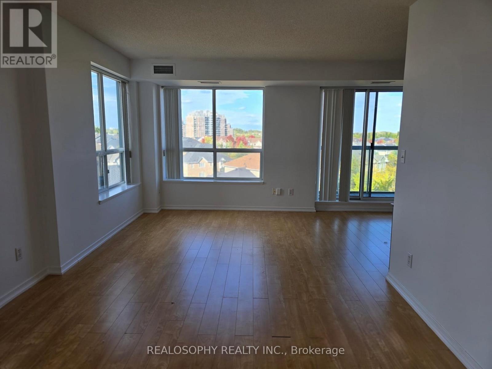 520 - 3 Ellesmere Street, Richmond Hill, Ontario  L4B 4N2 - Photo 2 - N12544910