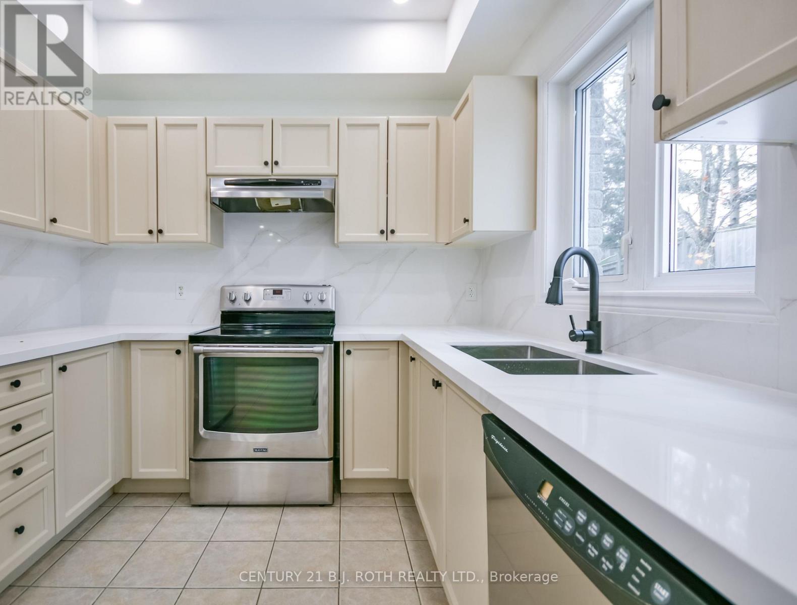 113 Livia Herman Way, Barrie, Ontario  L4M 7K5 - Photo 13 - S12544754