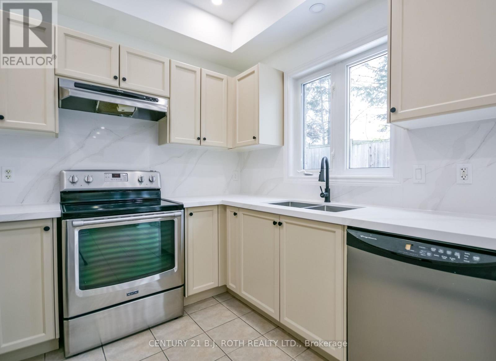 113 Livia Herman Way, Barrie, Ontario  L4M 7K5 - Photo 14 - S12544754