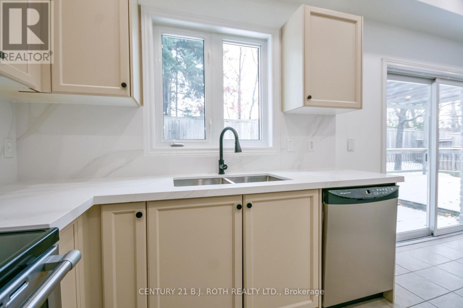 113 Livia Herman Way, Barrie, Ontario  L4M 7K5 - Photo 15 - S12544754