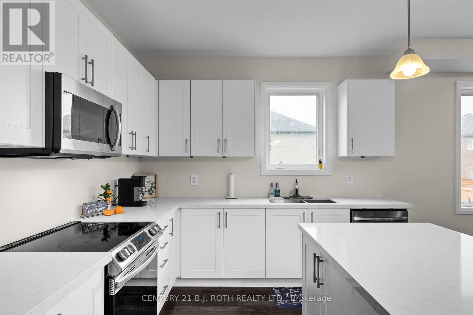 137 Ritchie Crescent, Springwater, Ontario  L0L 1P0 - Photo 13 - S12544820