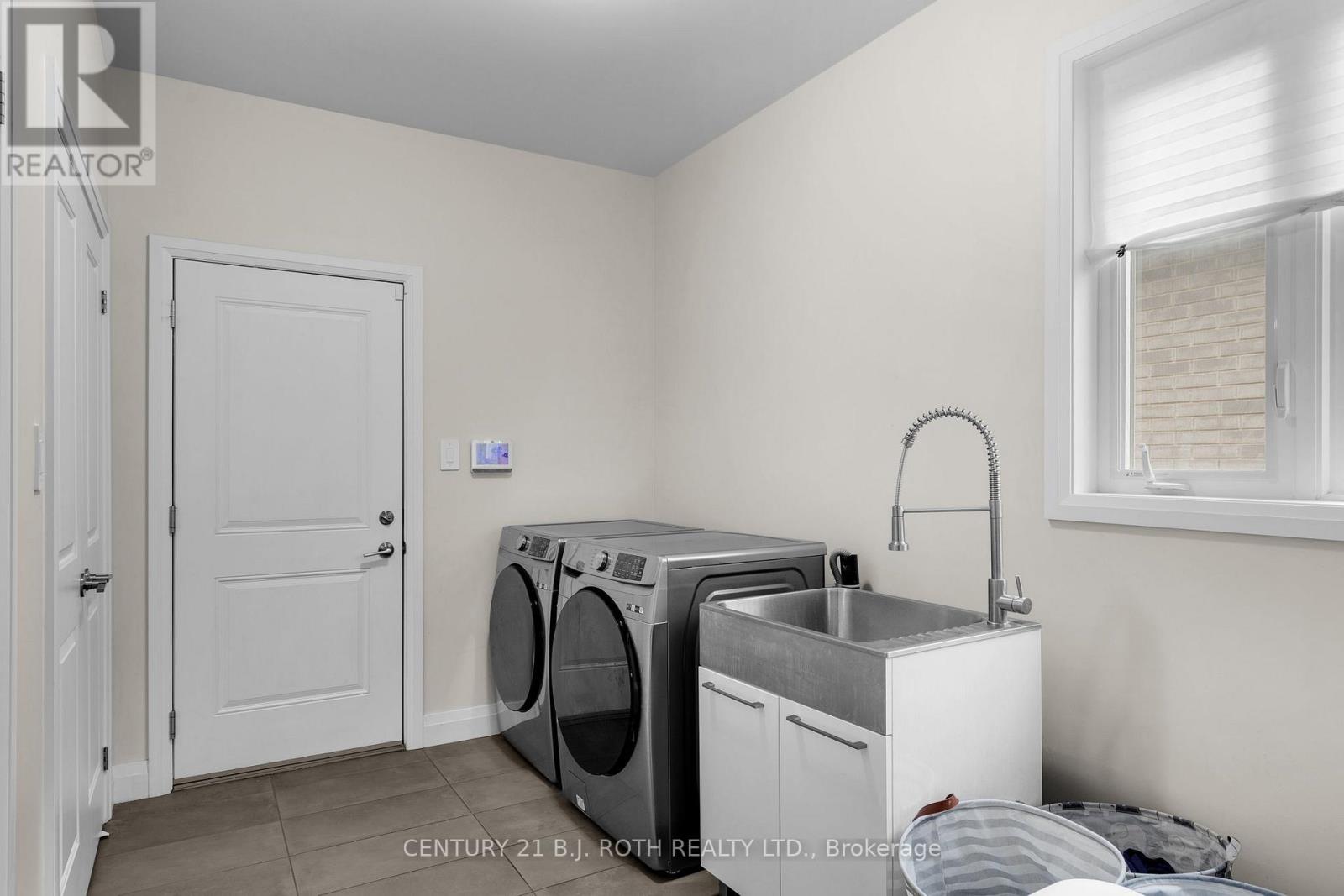 137 Ritchie Crescent, Springwater, Ontario  L0L 1P0 - Photo 16 - S12544820