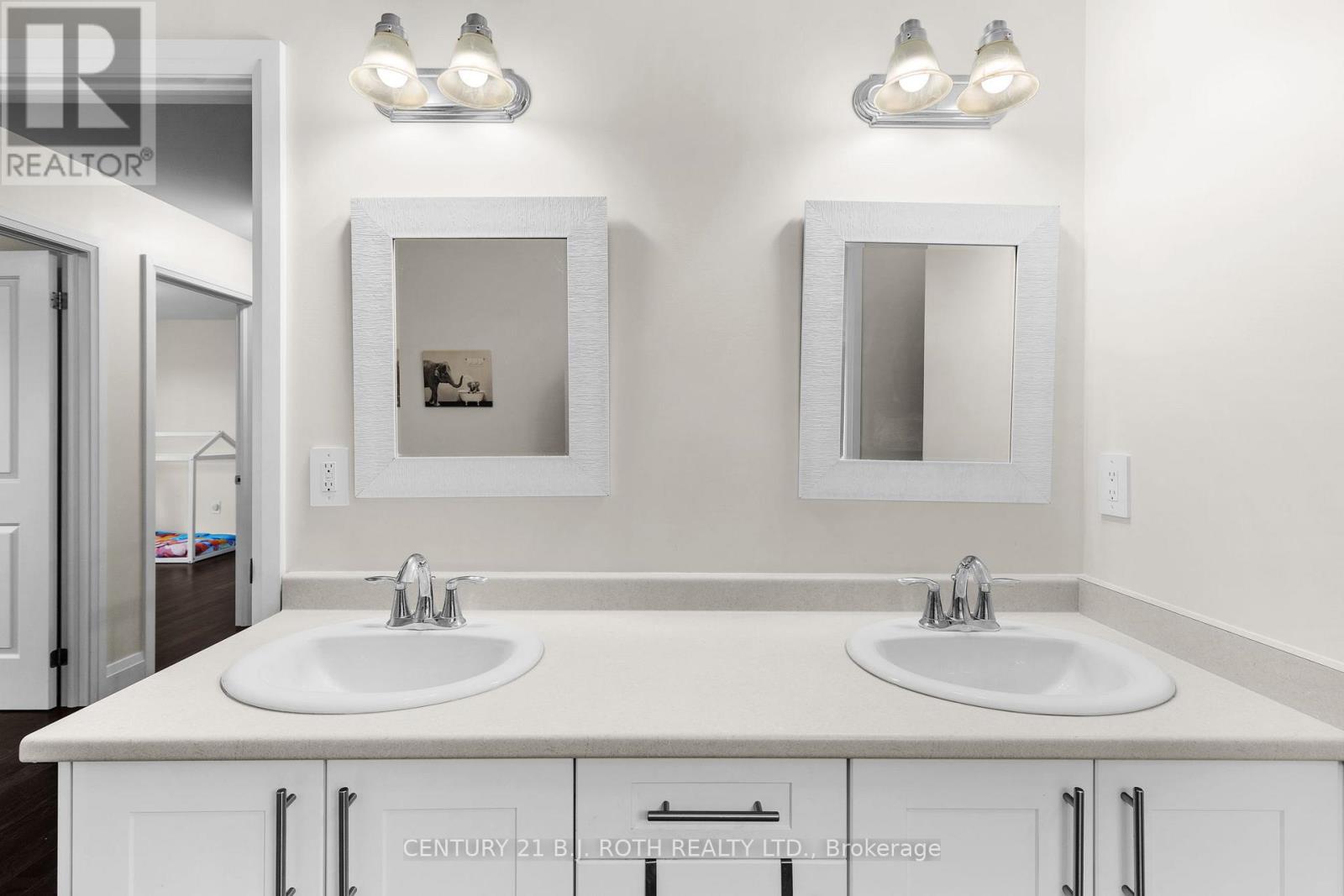 137 Ritchie Crescent, Springwater, Ontario  L0L 1P0 - Photo 28 - S12544820