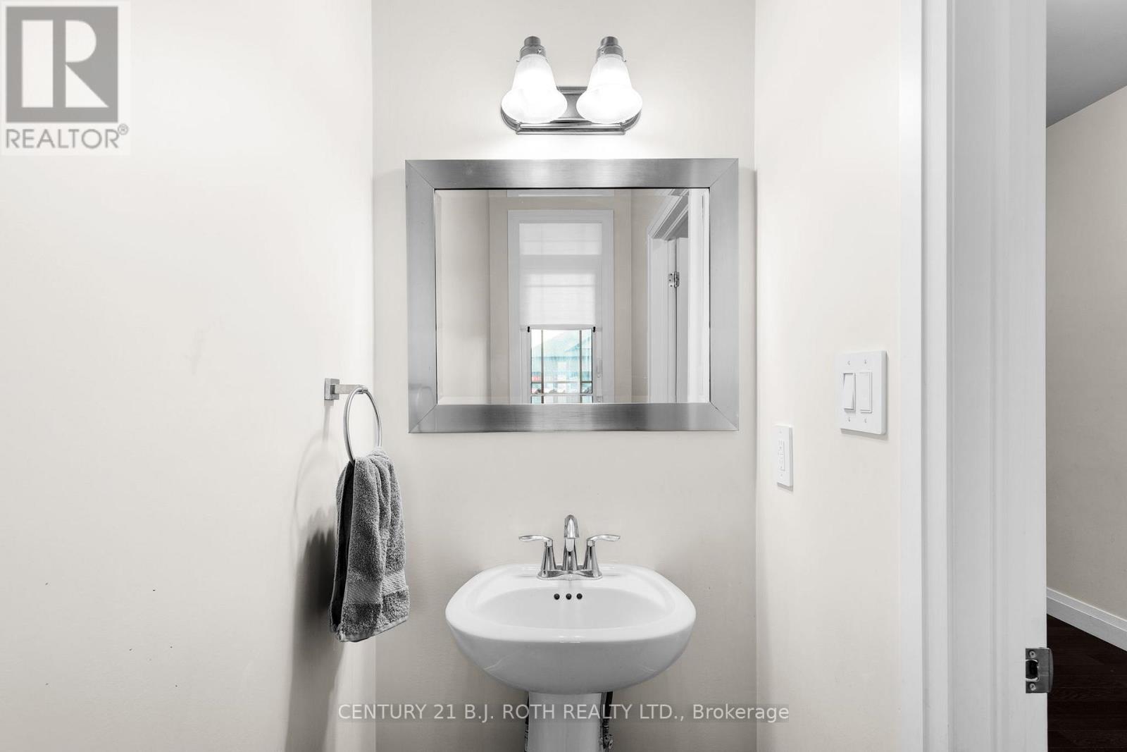 137 Ritchie Crescent, Springwater, Ontario  L0L 1P0 - Photo 4 - S12544820