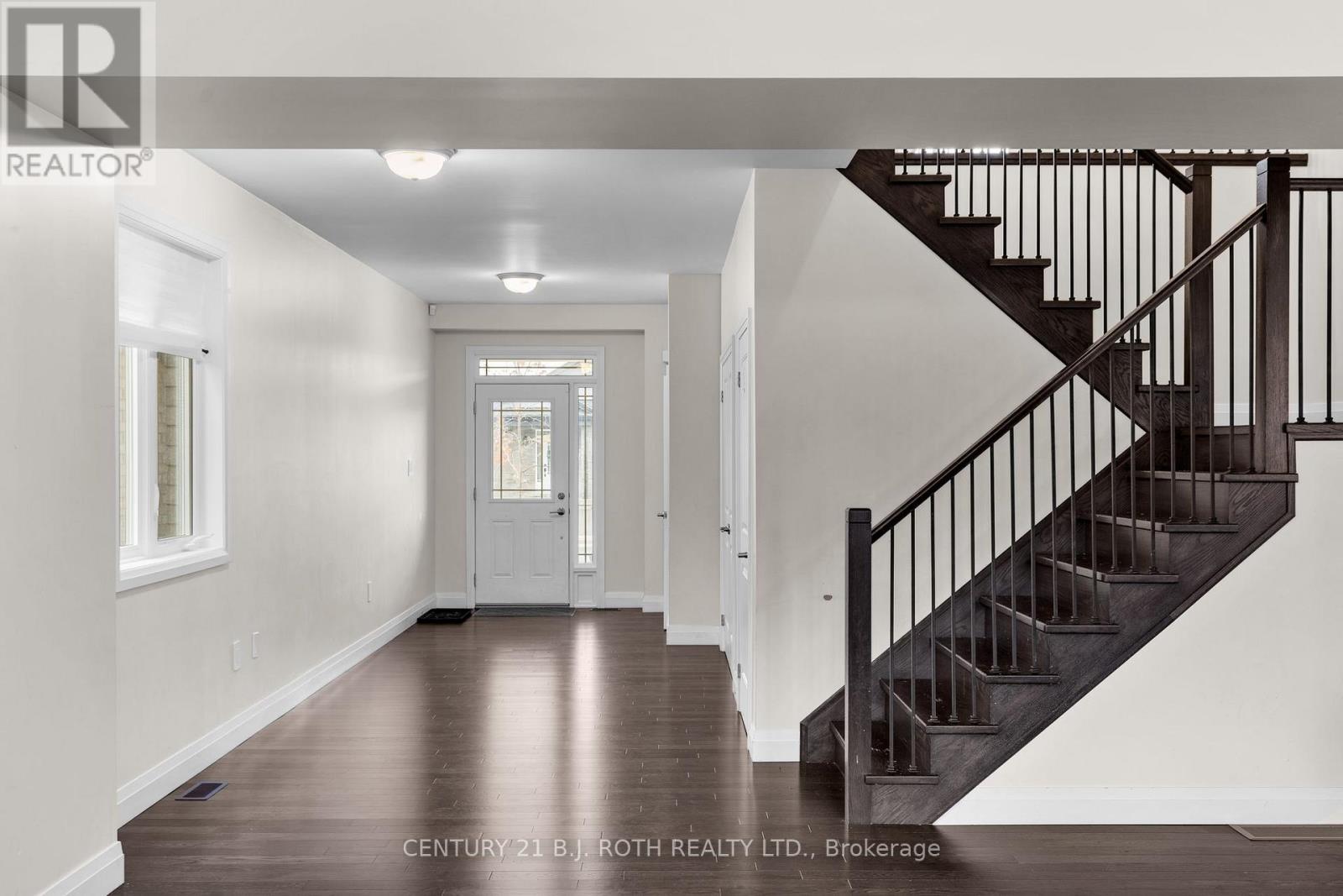 137 Ritchie Crescent, Springwater, Ontario  L0L 1P0 - Photo 5 - S12544820