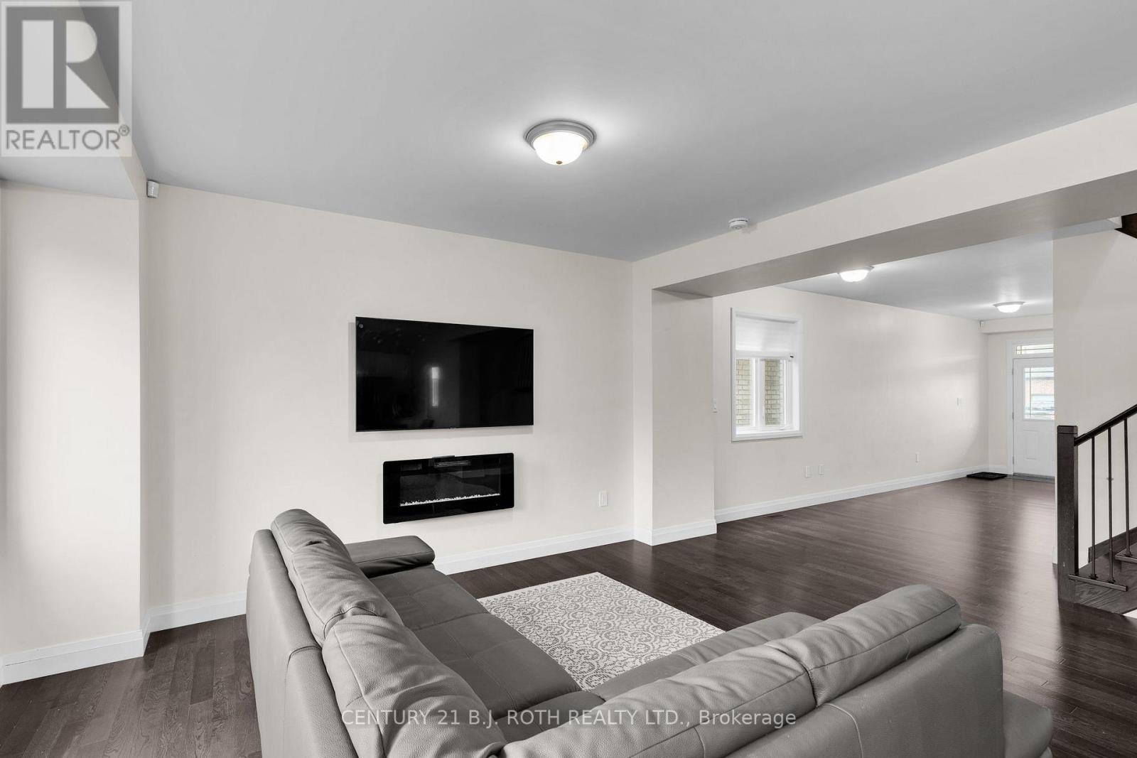 137 Ritchie Crescent, Springwater, Ontario  L0L 1P0 - Photo 7 - S12544820