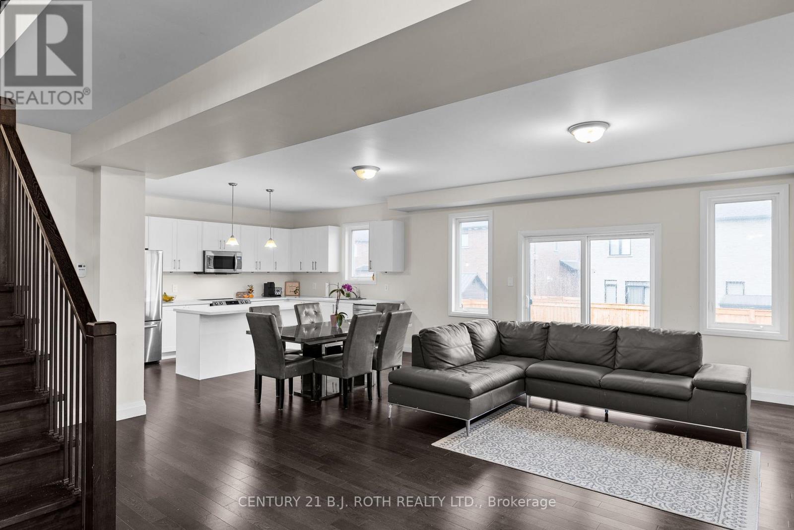 137 Ritchie Crescent, Springwater, Ontario  L0L 1P0 - Photo 8 - S12544820