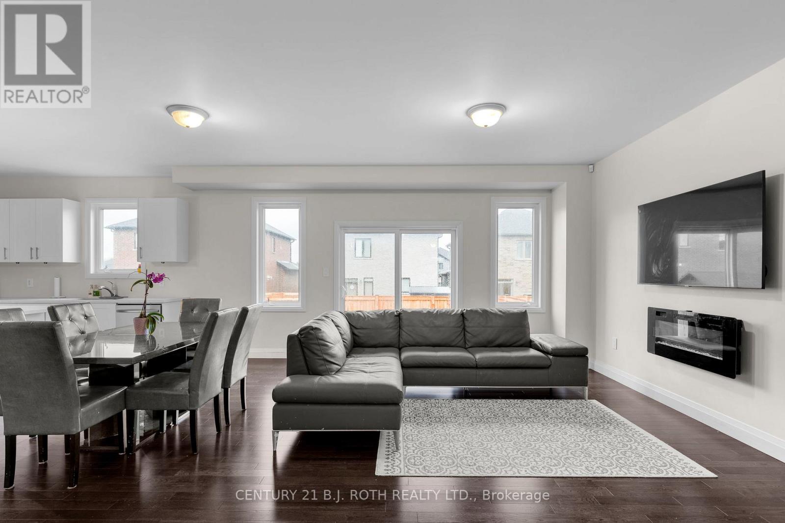 137 Ritchie Crescent, Springwater, Ontario  L0L 1P0 - Photo 9 - S12544820