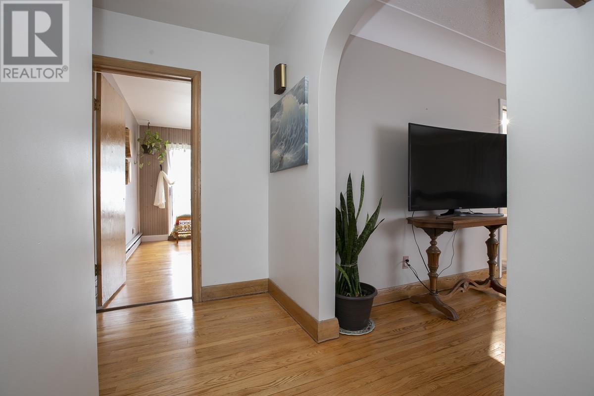 108 Hugill St, Sault Ste. Marie, Ontario  P6A 4E5 - Photo 11 - SM253259