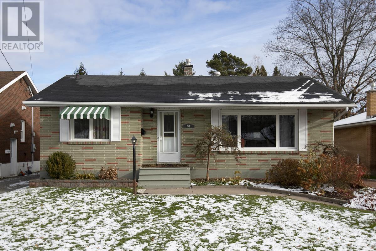 108 Hugill St, Sault Ste. Marie, Ontario  P6A 4E5 - Photo 2 - SM253259