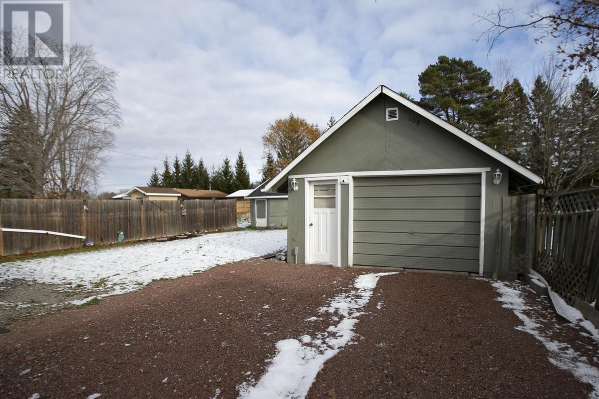 108 Hugill St, Sault Ste. Marie, Ontario  P6A 4E5 - Photo 3 - SM253259