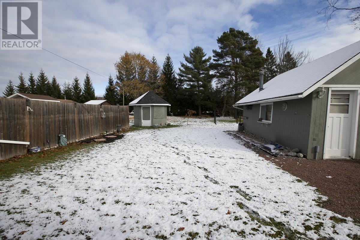 108 Hugill St, Sault Ste. Marie, Ontario  P6A 4E5 - Photo 4 - SM253259