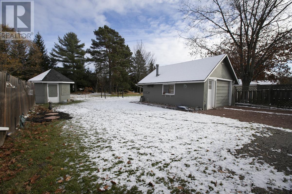 108 Hugill St, Sault Ste. Marie, Ontario  P6A 4E5 - Photo 5 - SM253259