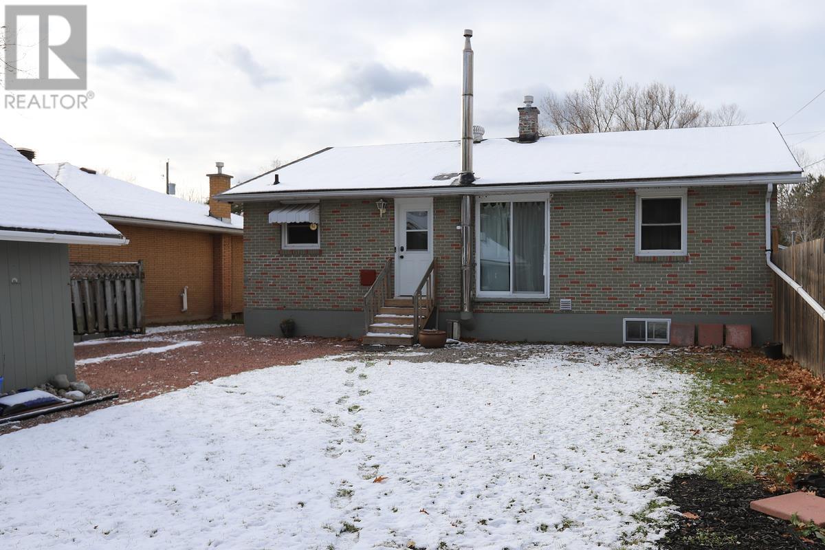 108 Hugill St, Sault Ste. Marie, Ontario  P6A 4E5 - Photo 9 - SM253259