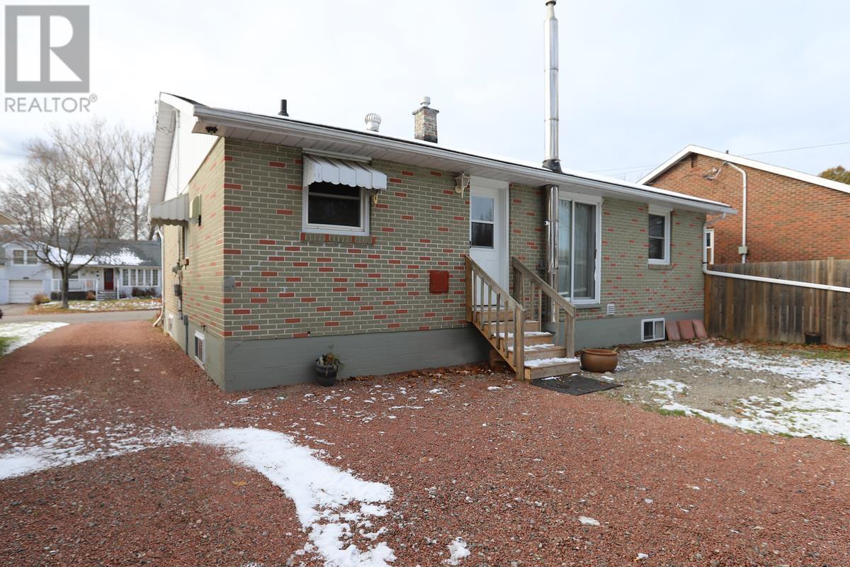 108 Hugill St, Sault Ste. Marie, Ontario  P6A 4E5 - Photo 8 - SM253259