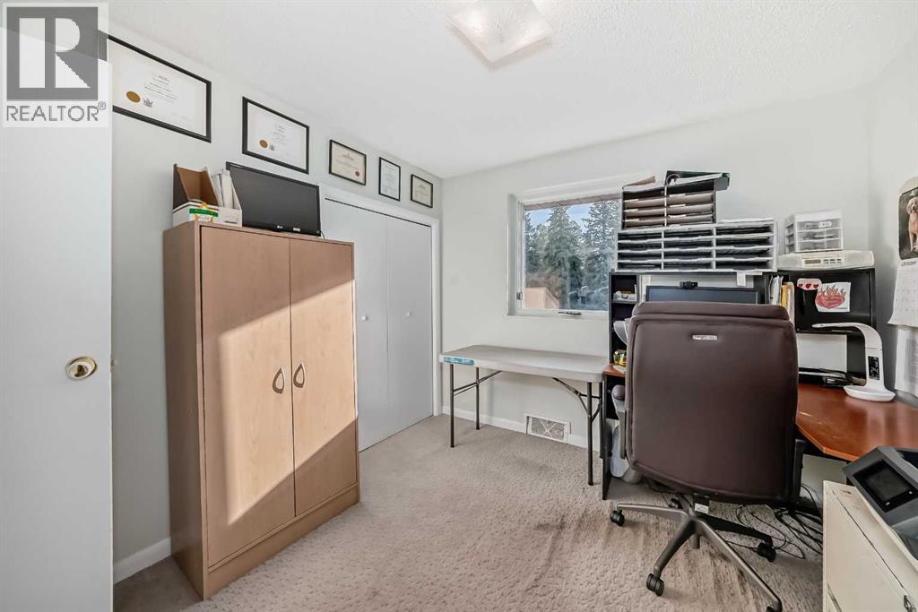 17 College Park Place, Red Deer, Alberta  T4P 0M7 - Photo 28 - A2268092