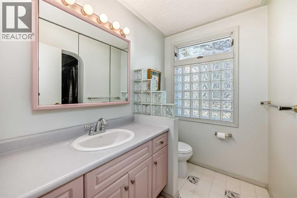 17 College Park Place, Red Deer, Alberta  T4P 0M7 - Photo 18 - A2268092