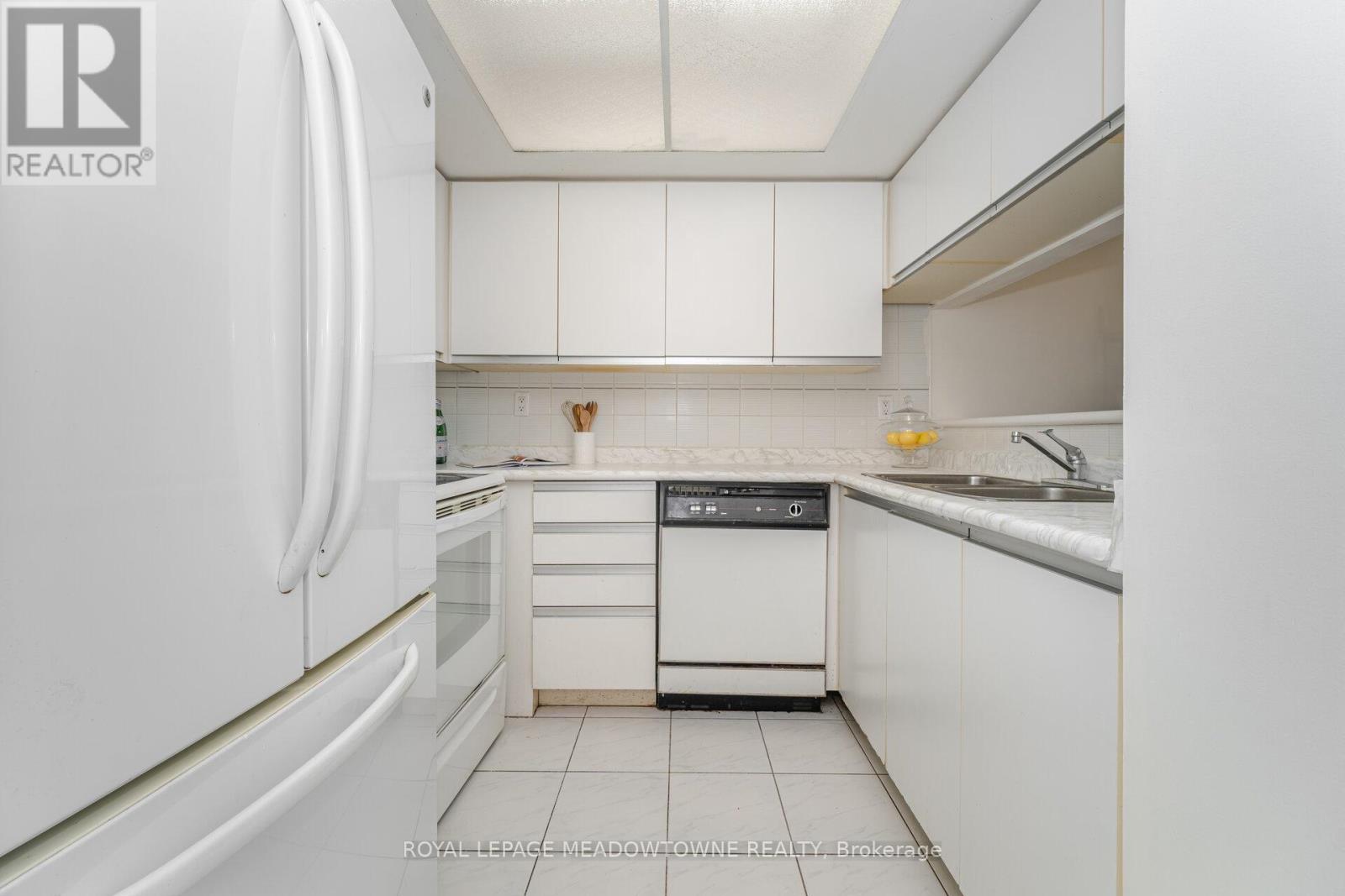 406 - 75 King Street E, Mississauga, Ontario  L5A 4G5 - Photo 8 - W12544746