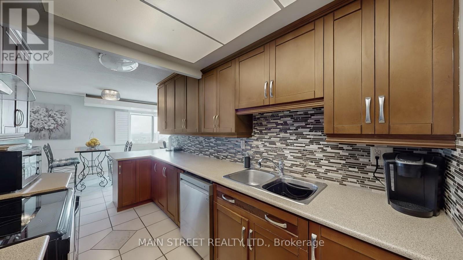 2502 - 3100 Kirwin Avenue, Mississauga, Ontario  L5A 3S6 - Photo 9 - W12544748