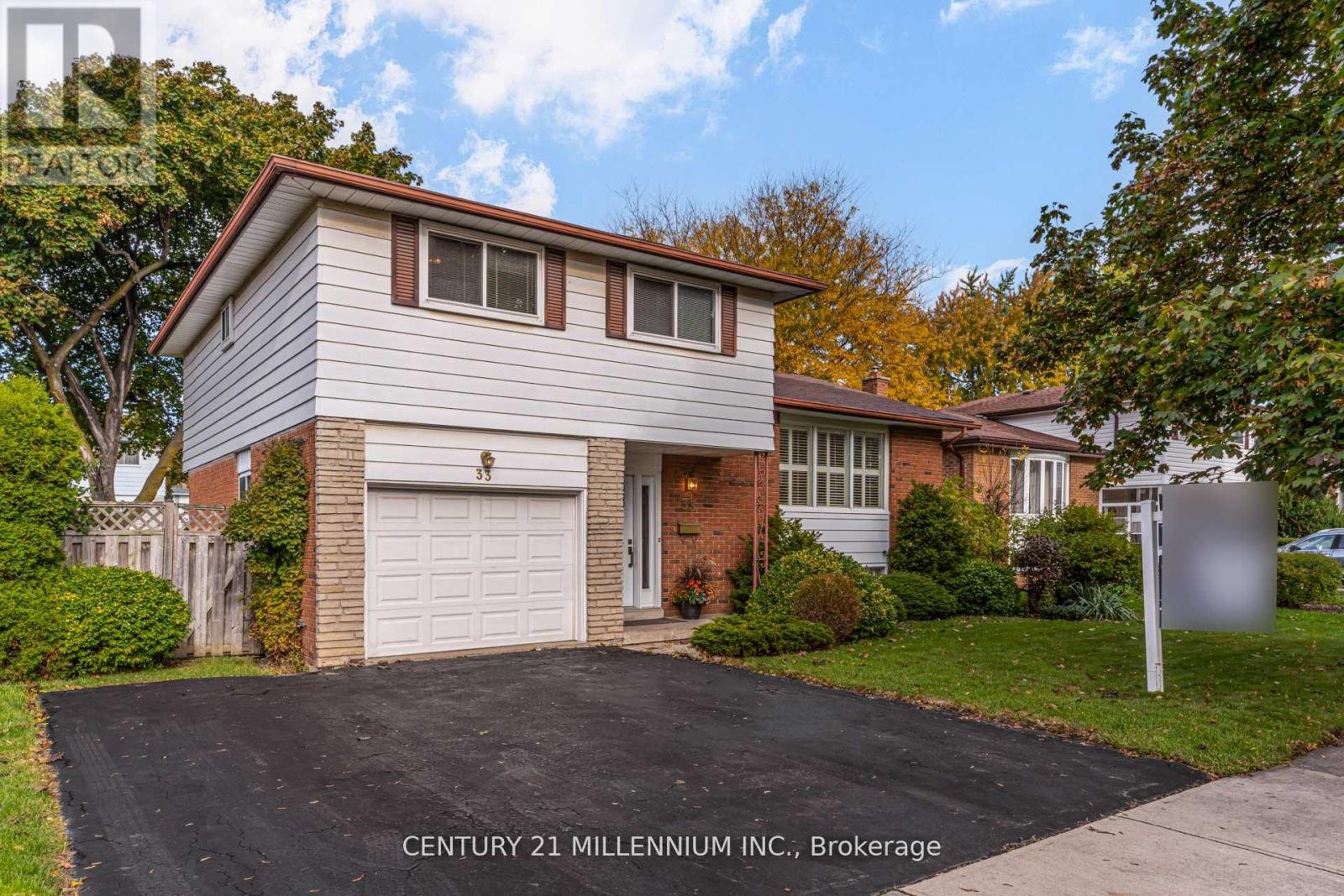 33 TROTTERS LANE, Brampton, Ontario