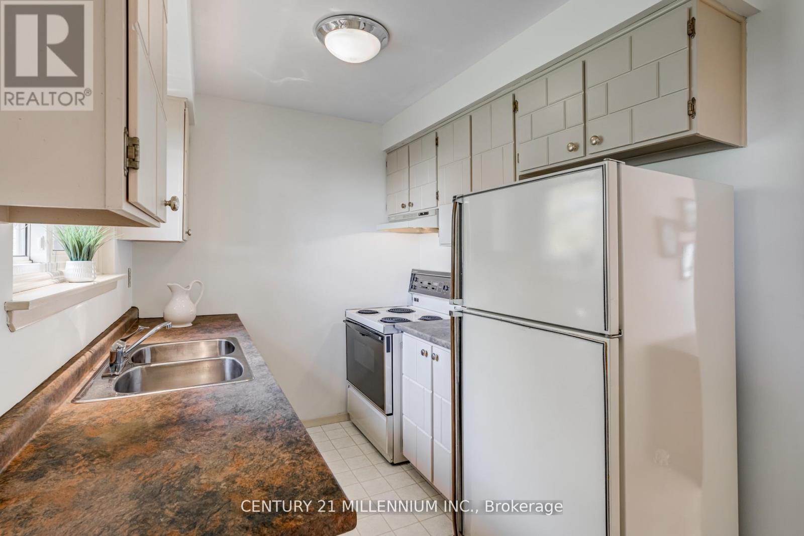 33 Trotters Lane, Brampton, Ontario  L6Y 1B5 - Photo 13 - W12544790