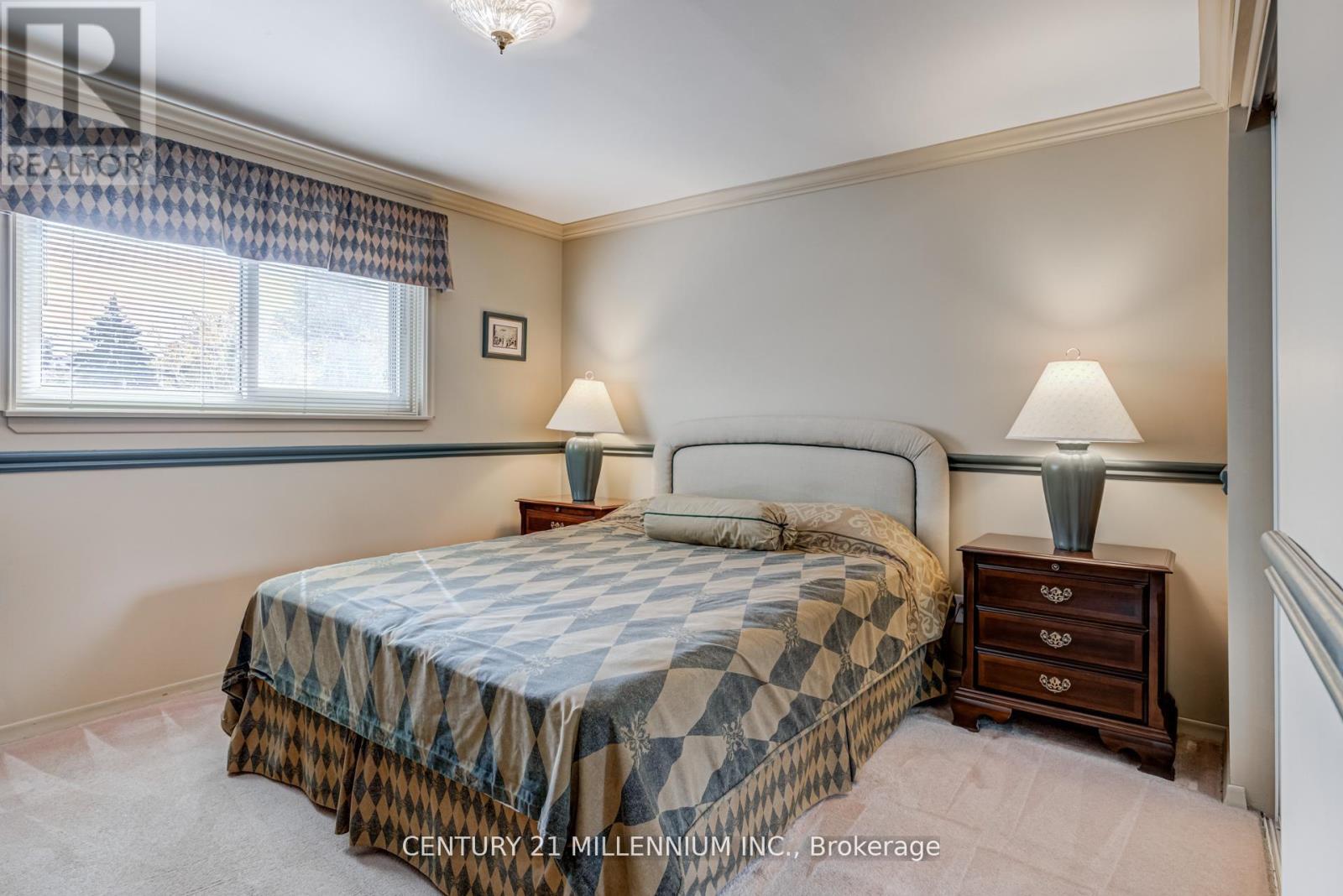 33 Trotters Lane, Brampton, Ontario  L6Y 1B5 - Photo 16 - W12544790