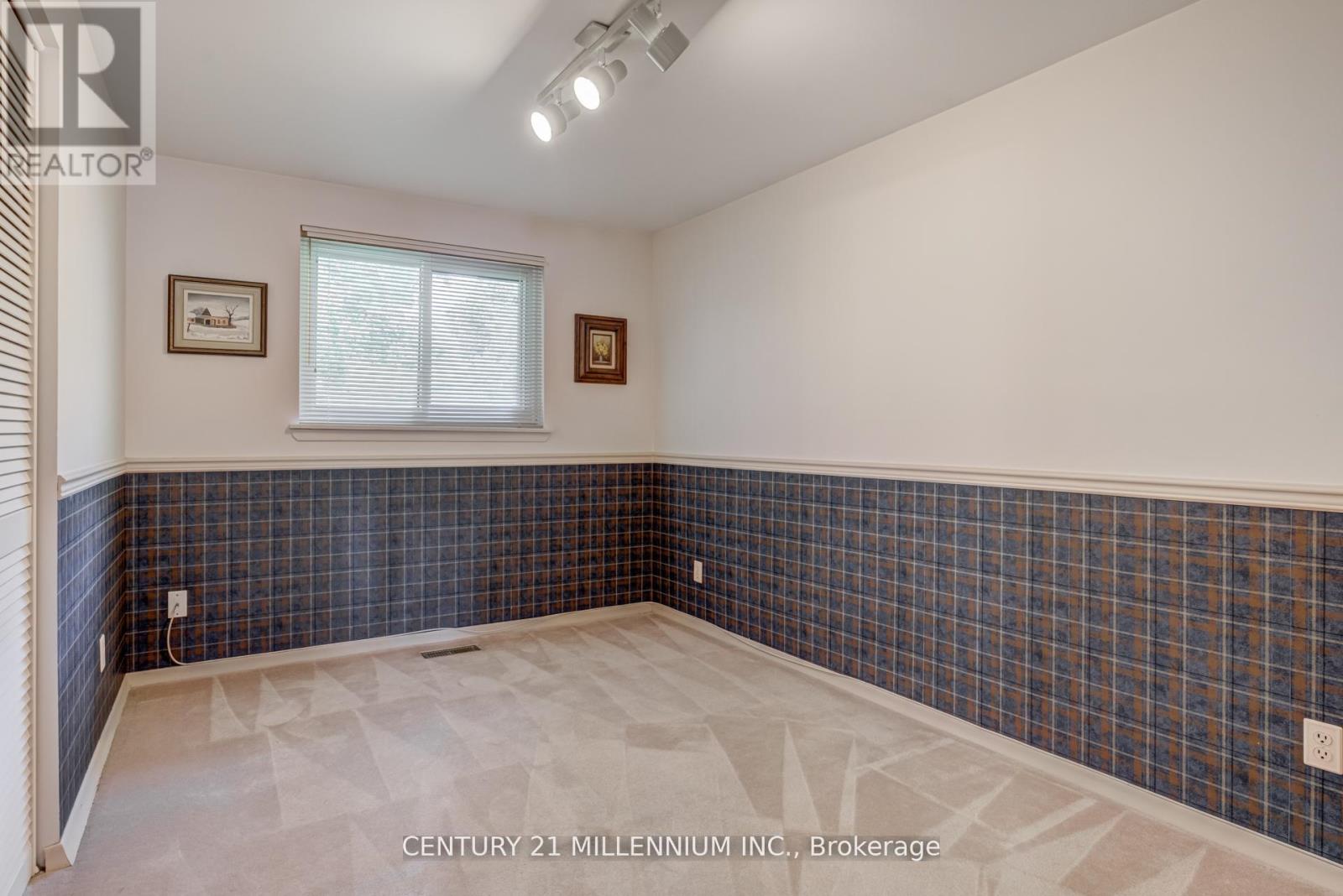 33 Trotters Lane, Brampton, Ontario  L6Y 1B5 - Photo 19 - W12544790