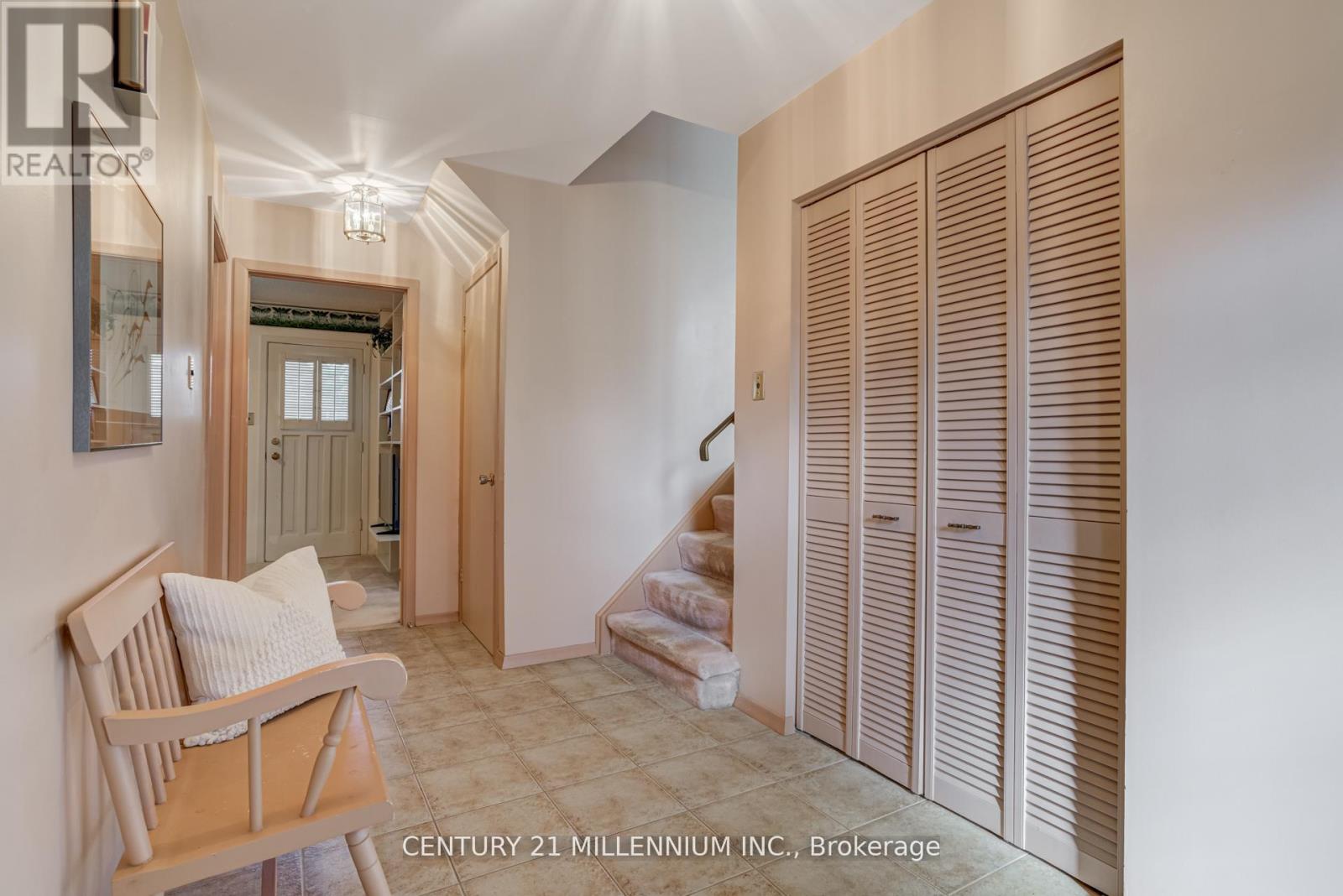 33 Trotters Lane, Brampton, Ontario  L6Y 1B5 - Photo 4 - W12544790