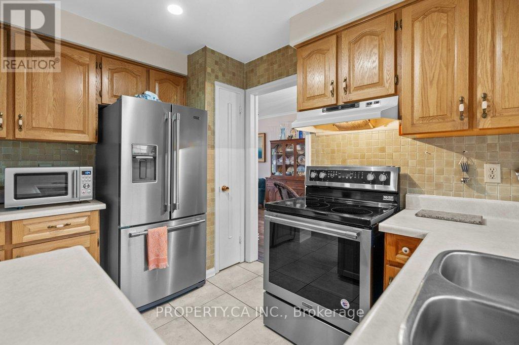 4367 Kerry Drive, Burlington, Ontario  L7L 1W2 - Photo 11 - W12544870