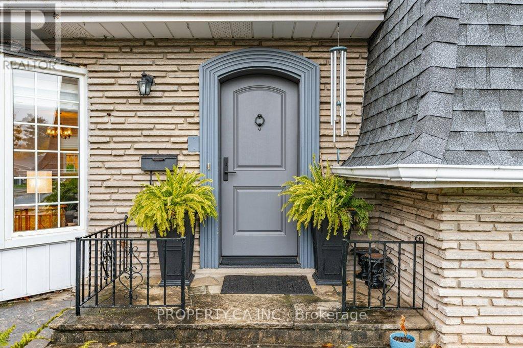 4367 Kerry Drive, Burlington, Ontario  L7L 1W2 - Photo 4 - W12544870