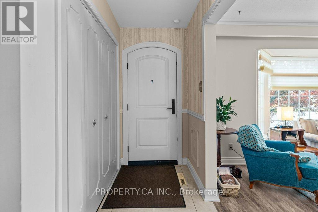 4367 Kerry Drive, Burlington, Ontario  L7L 1W2 - Photo 5 - W12544870