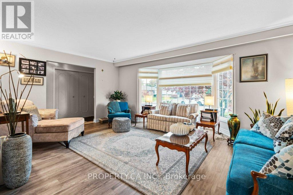 4367 Kerry Drive, Burlington, Ontario  L7L 1W2 - Photo 9 - W12544870