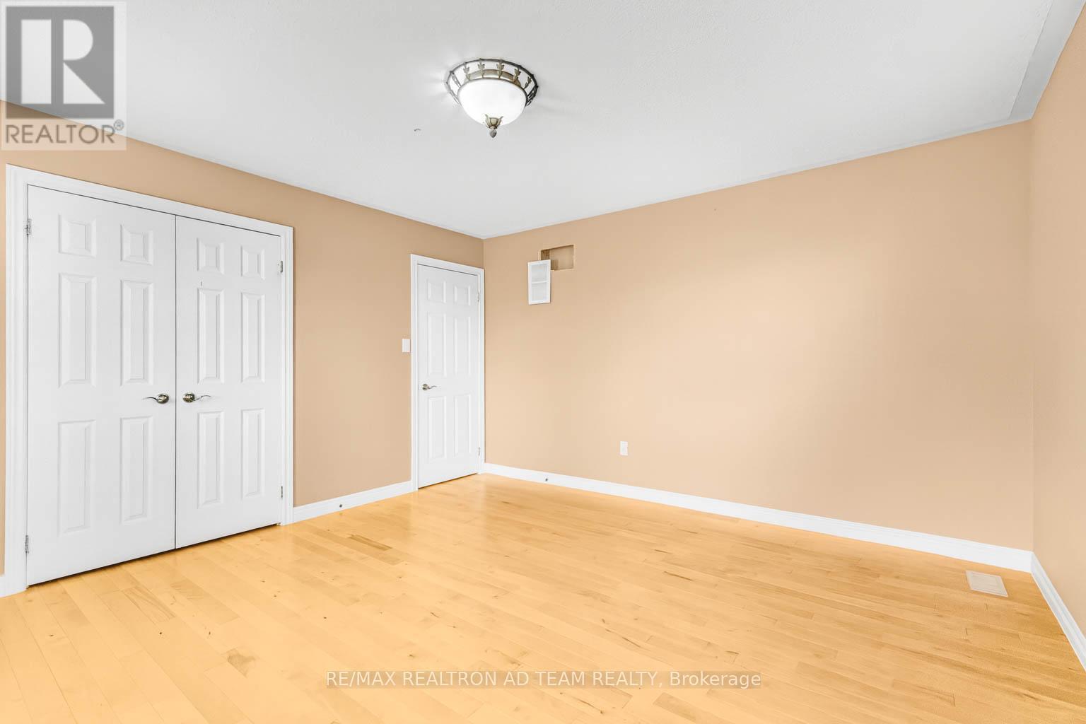 498 Tremblant Court, Mississauga, Ontario  L5W 1P4 - Photo 28 - W12544894