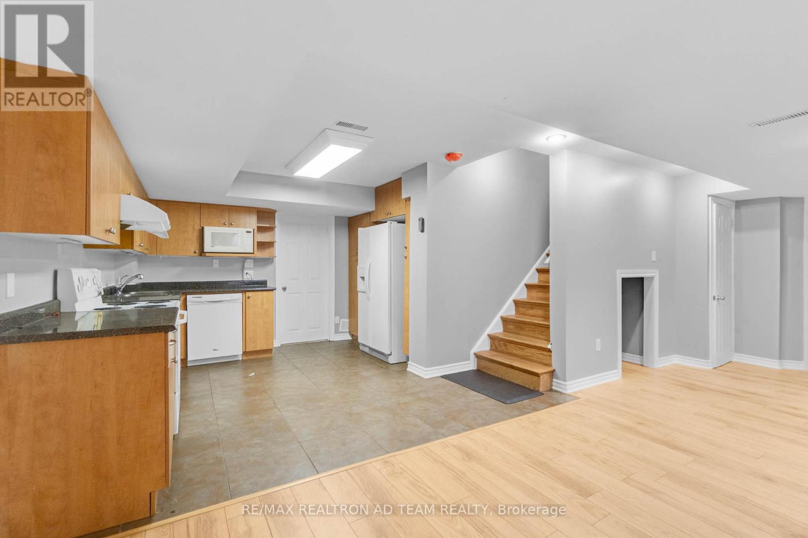 498 Tremblant Court, Mississauga, Ontario  L5W 1P4 - Photo 36 - W12544894