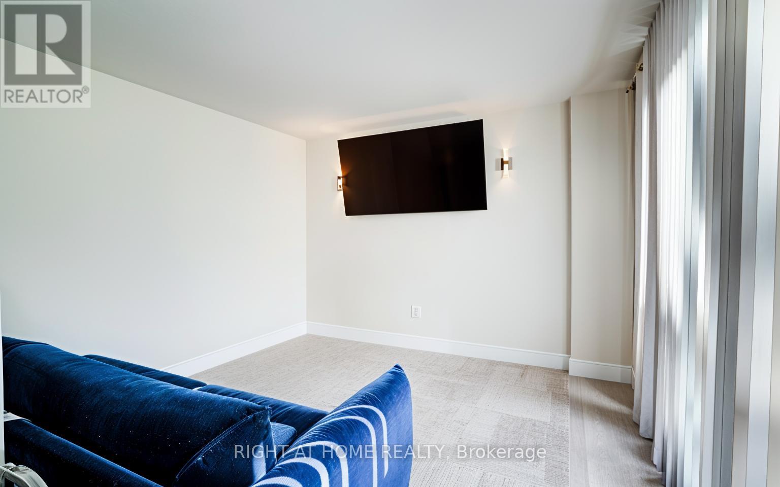 201 - 350 Webb Drive, Mississauga, Ontario  L5B 3W4 - Photo 13 - W12544896