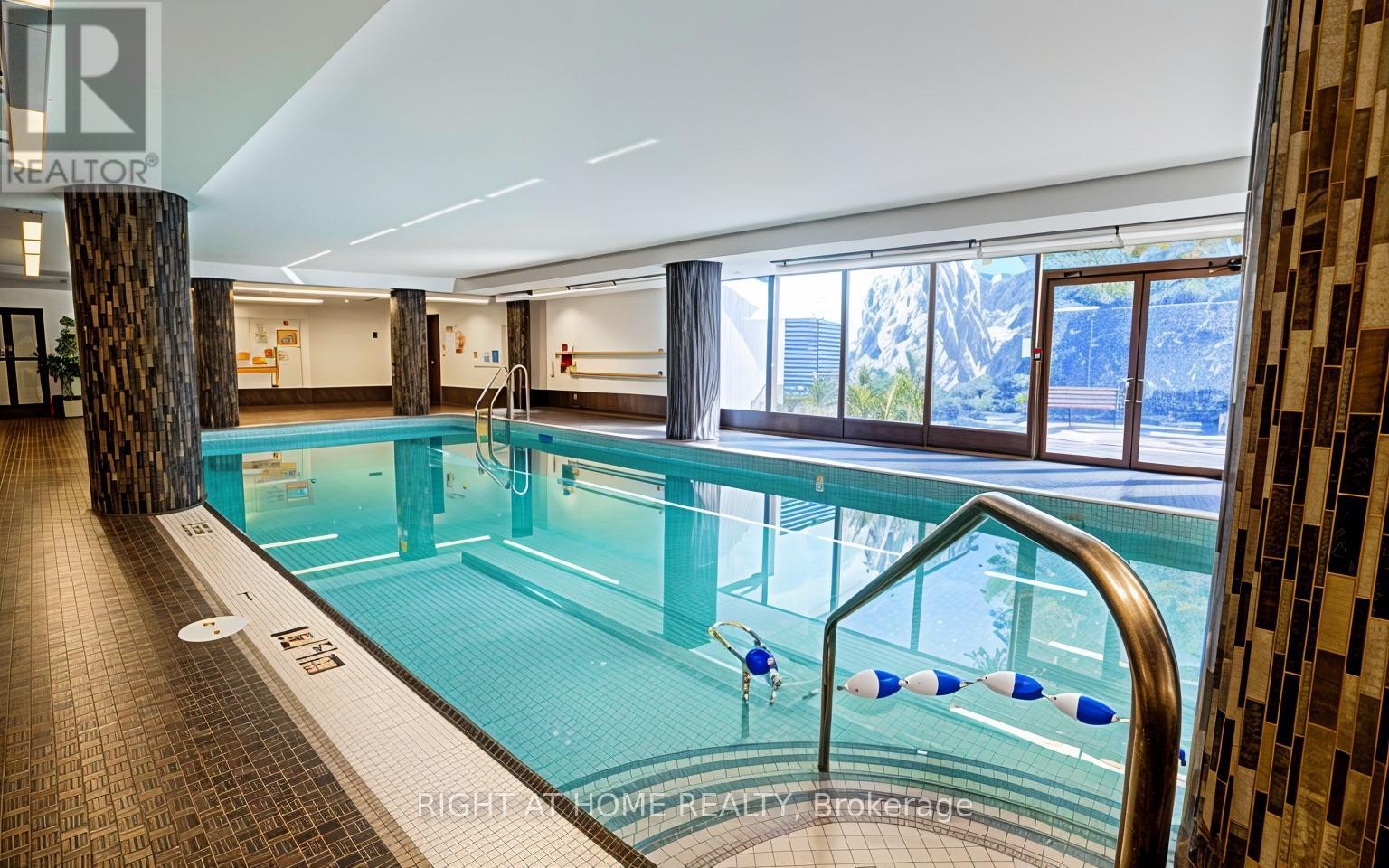 201 - 350 Webb Drive, Mississauga, Ontario  L5B 3W4 - Photo 15 - W12544896