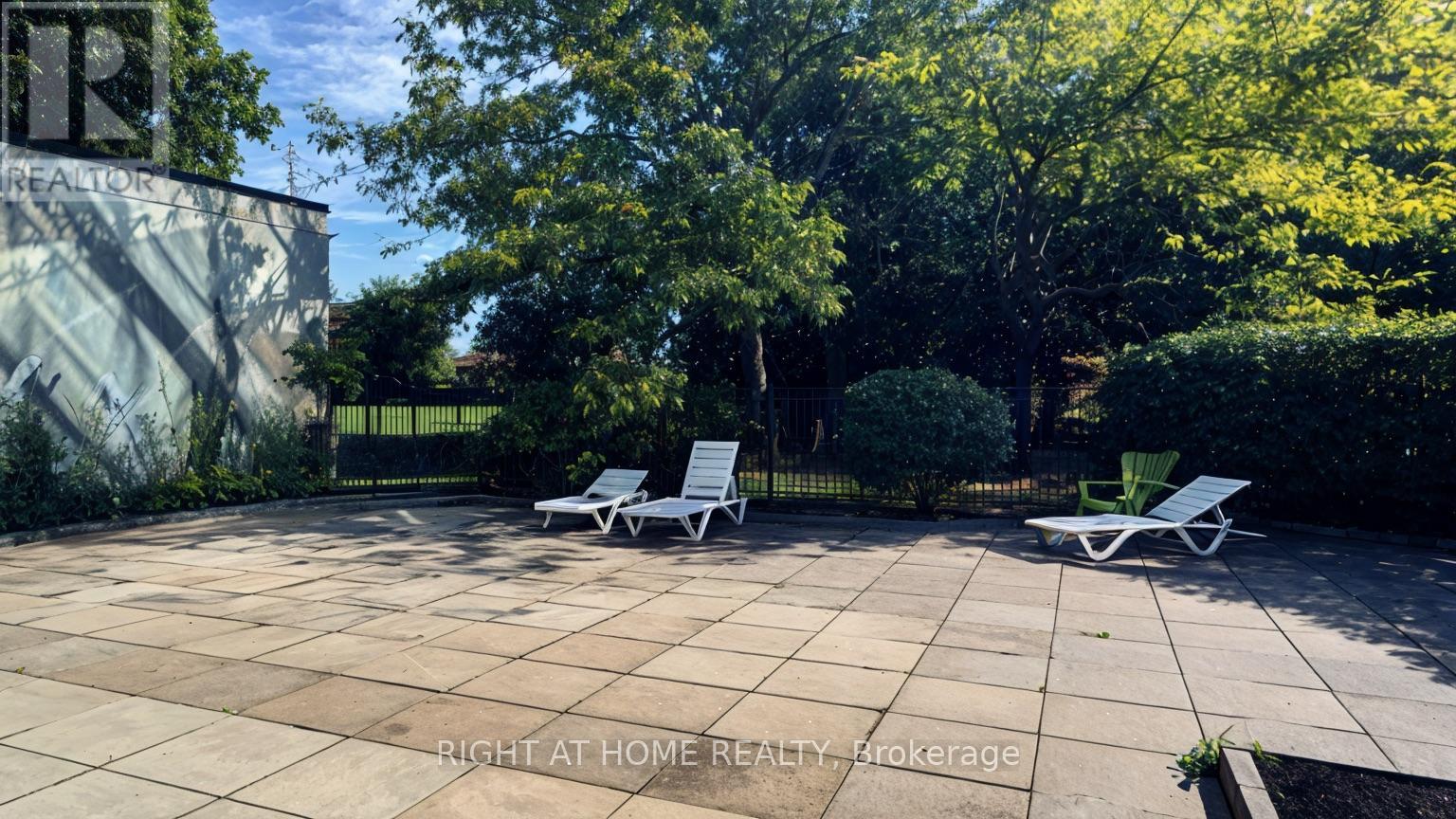 201 - 350 Webb Drive, Mississauga, Ontario  L5B 3W4 - Photo 16 - W12544896