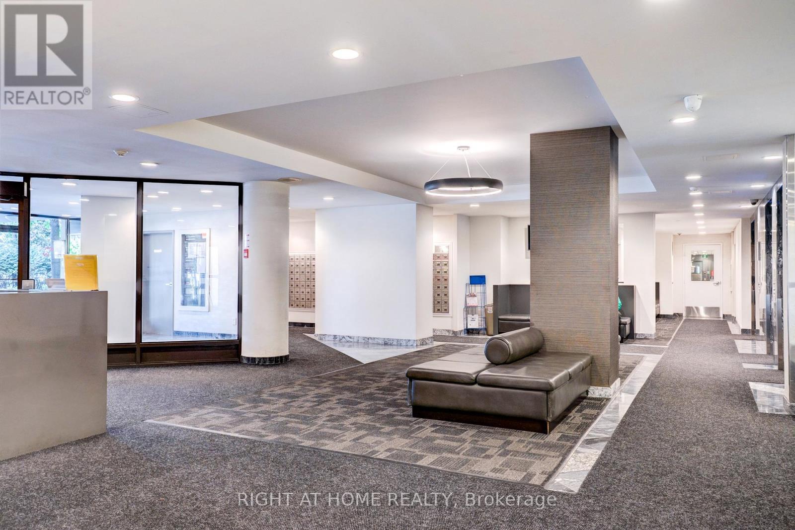 201 - 350 Webb Drive, Mississauga, Ontario  L5B 3W4 - Photo 3 - W12544896