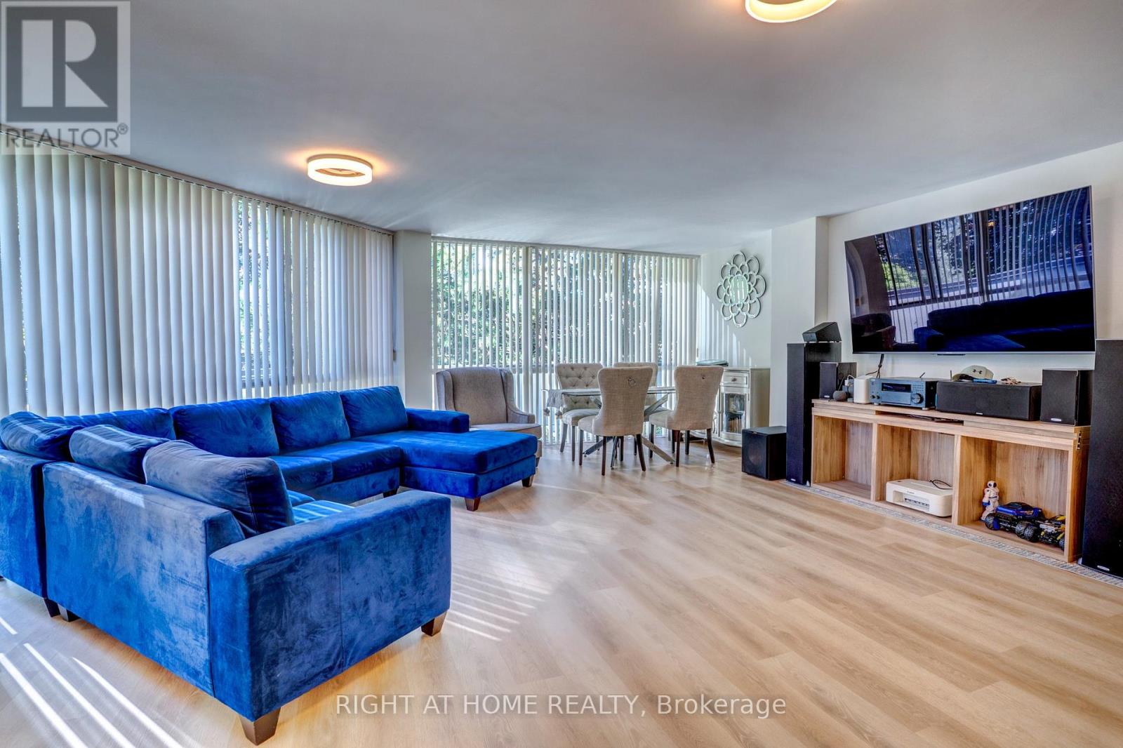 201 - 350 Webb Drive, Mississauga, Ontario  L5B 3W4 - Photo 5 - W12544896