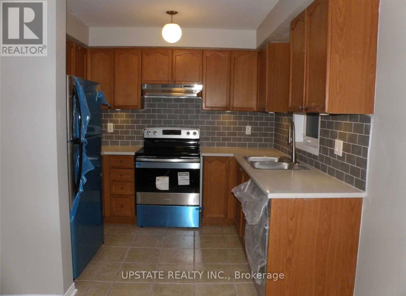 36 Oban Road, Brampton, Ontario  L6Y 5S3 - Photo 4 - W12544938