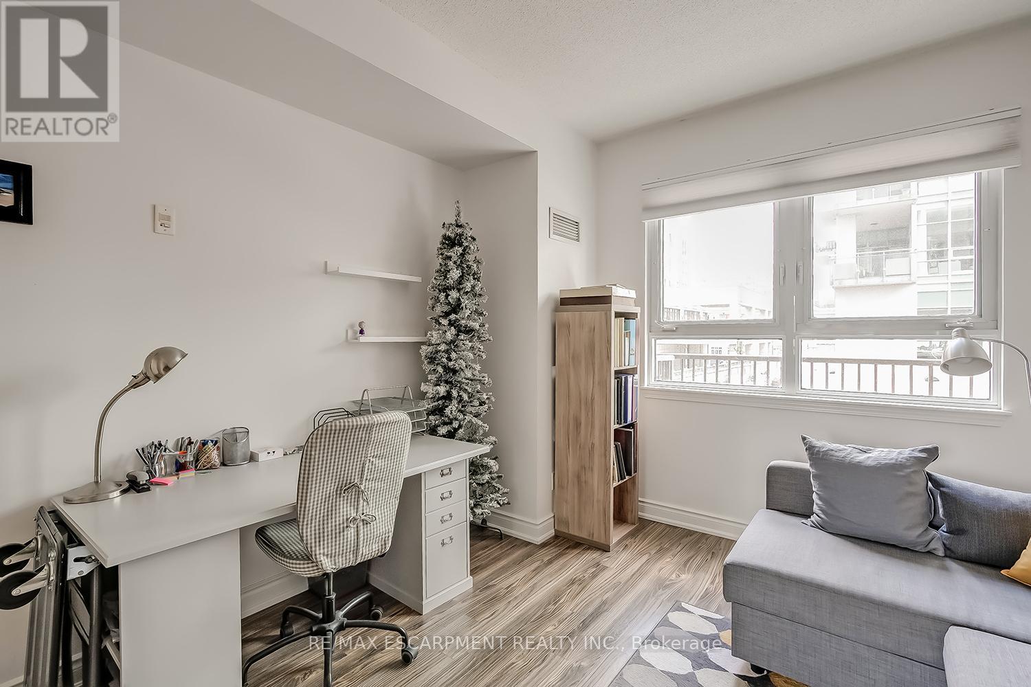 210 - 399 Elizabeth Street, Burlington, Ontario  L7R 0A4 - Photo 31 - W12544964