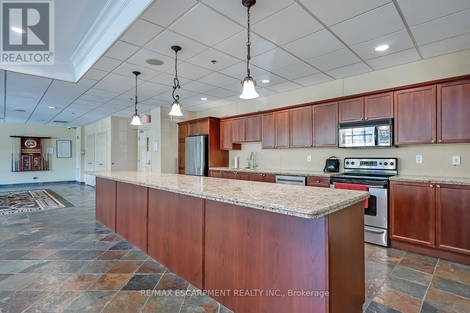 210 - 399 Elizabeth Street, Burlington, Ontario  L7R 0A4 - Photo 36 - W12544964