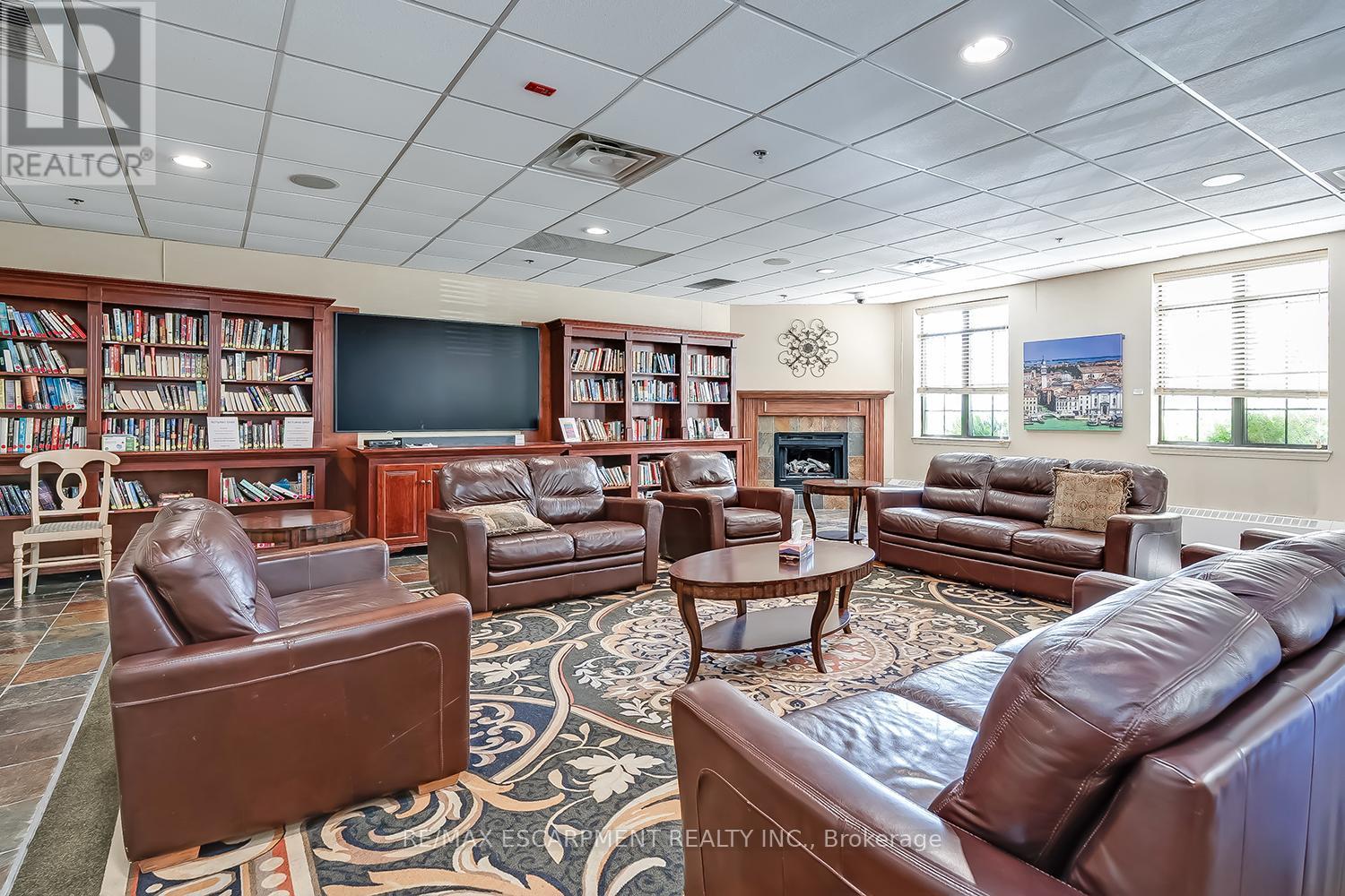 210 - 399 Elizabeth Street, Burlington, Ontario  L7R 0A4 - Photo 38 - W12544964