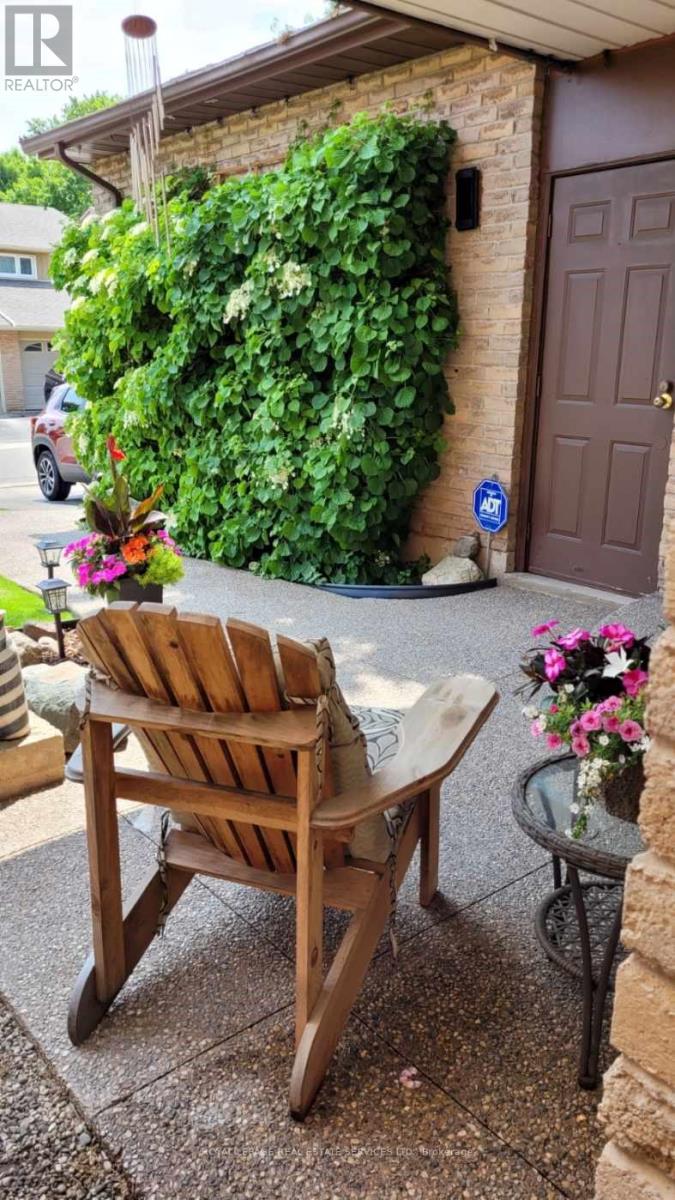 26 - 1580 Lancaster Drive, Oakville, Ontario  L6H 2Z5 - Photo 7 - W12544984